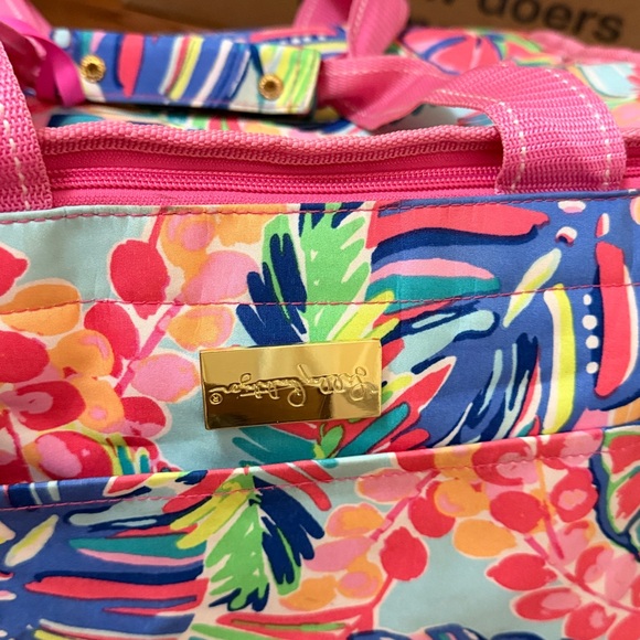 Lilly Pulitzer Vibrant Floral Cooler Bag in Pink & Multi - Picture 5 of 9